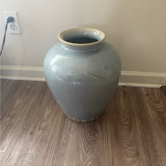 Elegant Gray Ceramic Vase - Picture 1 of 2